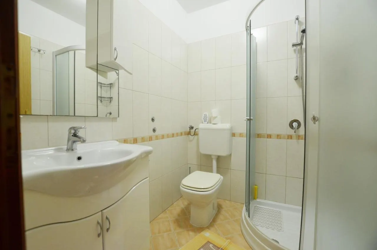 Πανσιόν Jela Rooms And Studio Ρόβινι